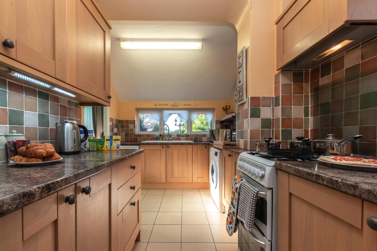 Cheerful 3-Bedroom Douglas House With Patio سوثامبتون المظهر الخارجي الصورة