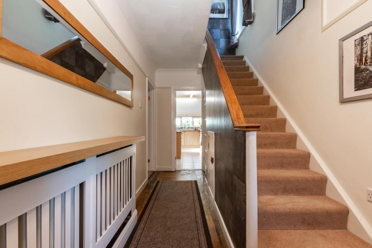 Cheerful 3-Bedroom Douglas House With Patio سوثامبتون المظهر الخارجي الصورة