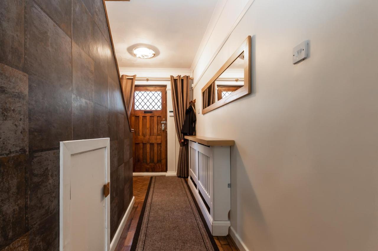 Cheerful 3-Bedroom Douglas House With Patio سوثامبتون المظهر الخارجي الصورة