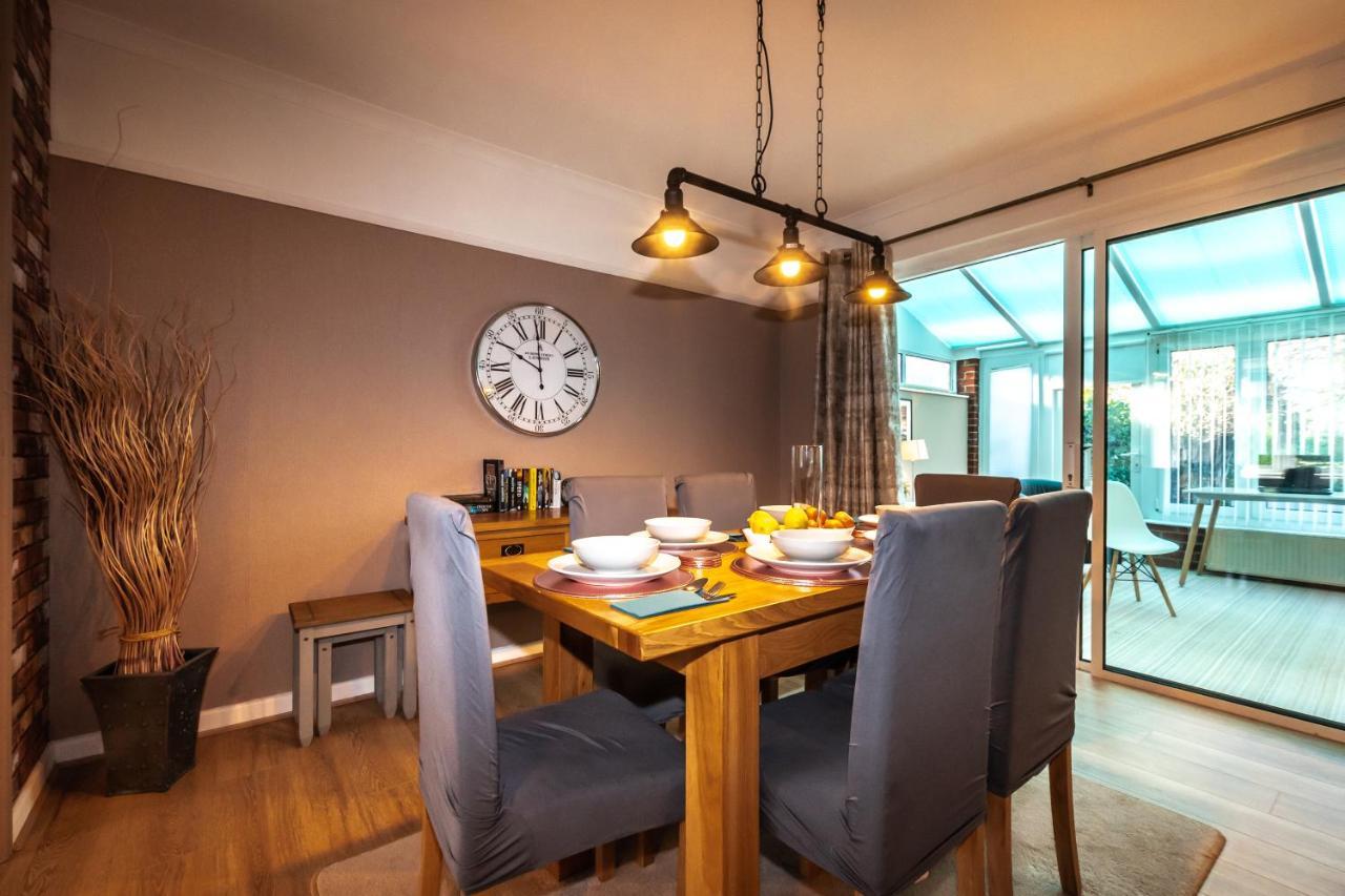 Cheerful 3-Bedroom Douglas House With Patio سوثامبتون المظهر الخارجي الصورة